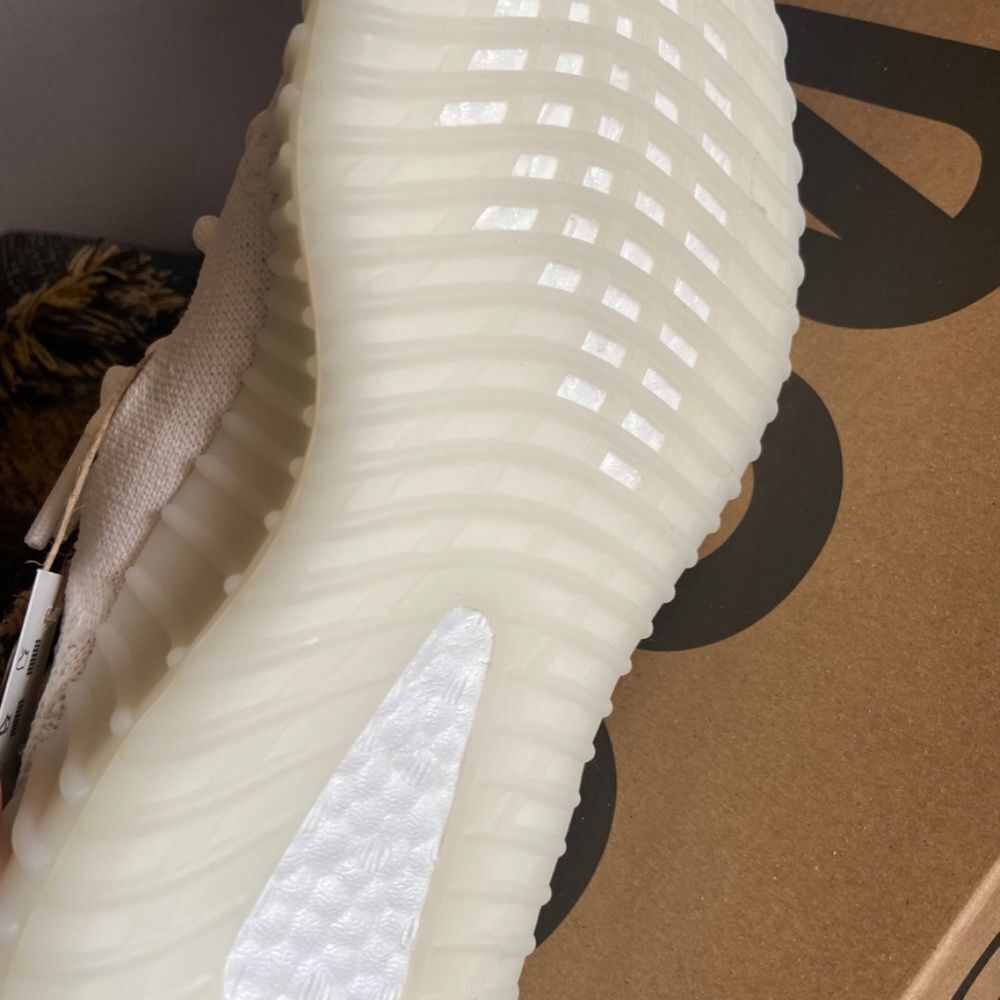 Yeezy Boost 350 - Picture 2 of 7